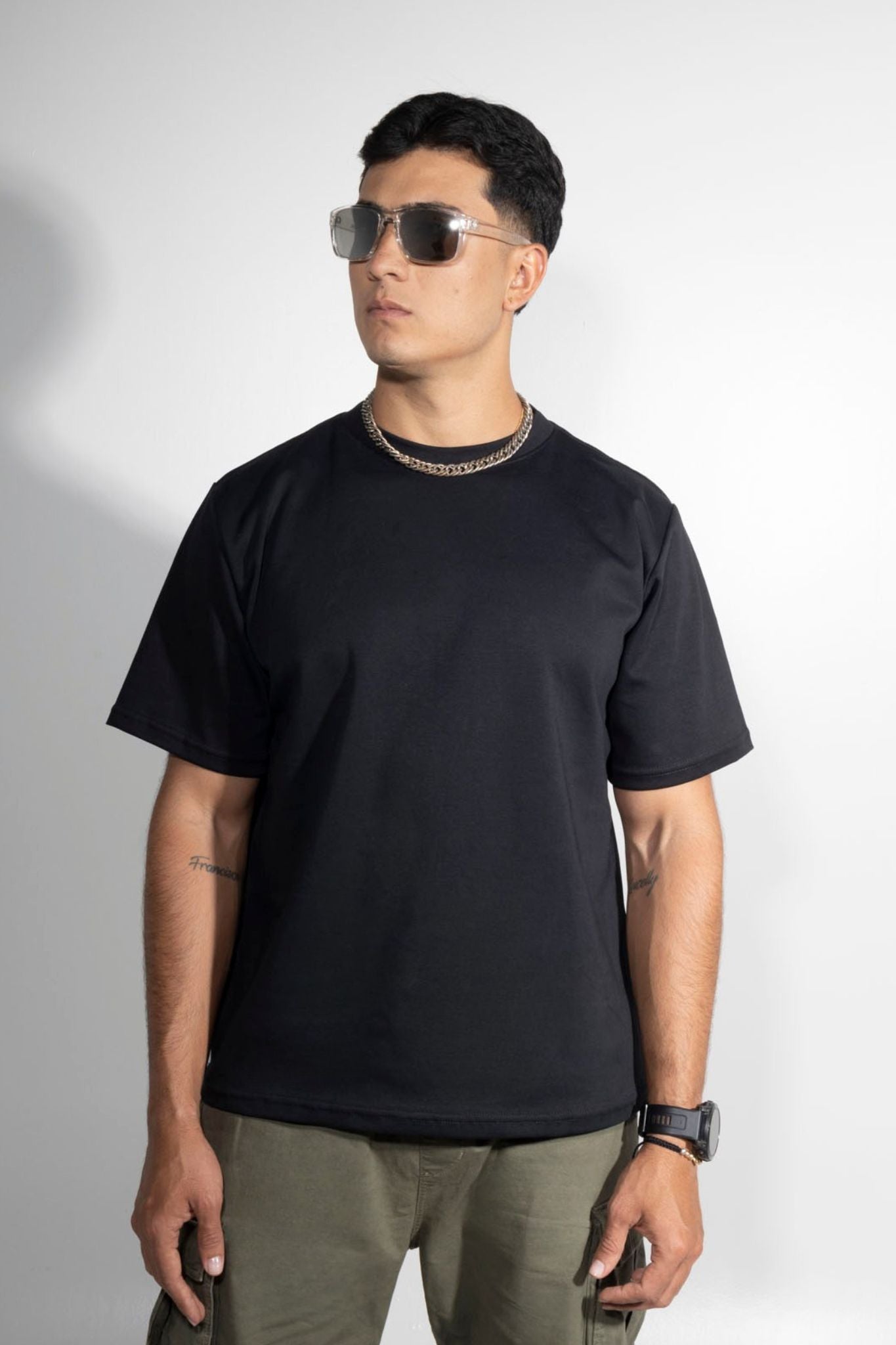 Camiseta Qatar Semi Oversize Negra